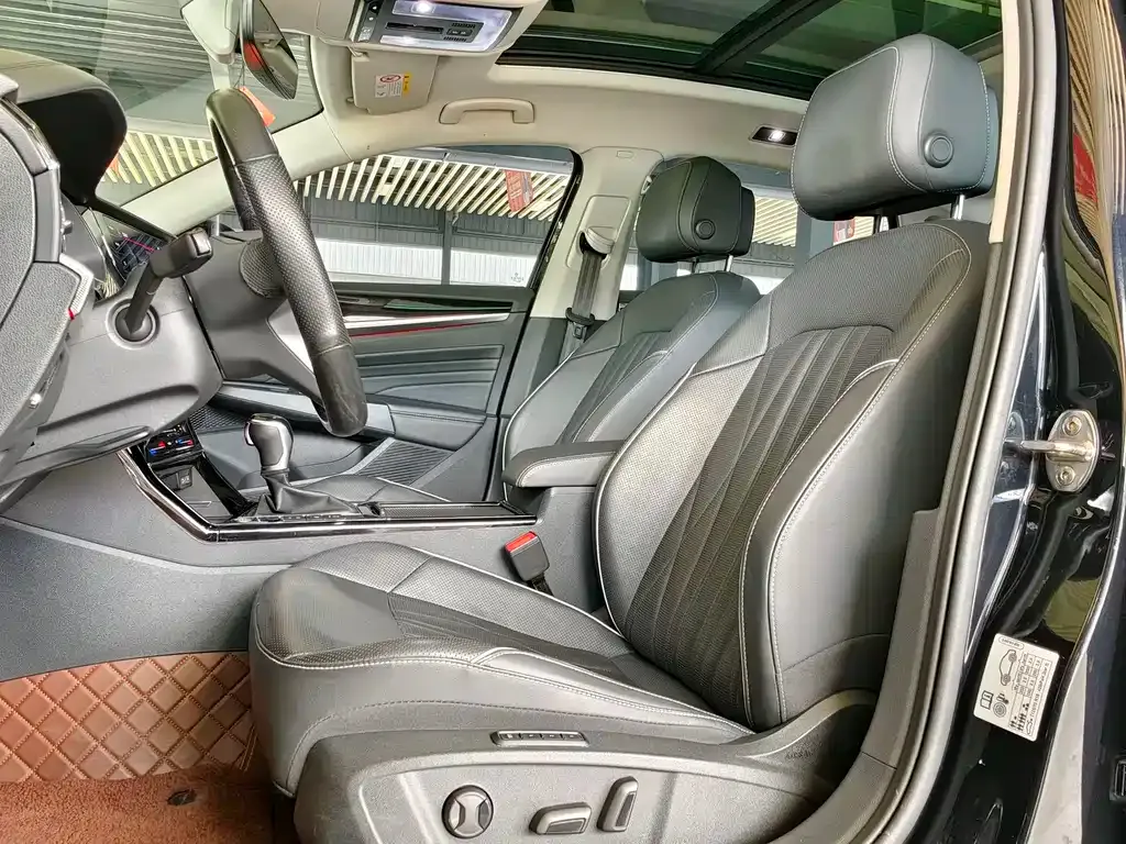 Volkswagen Passat — фото 7