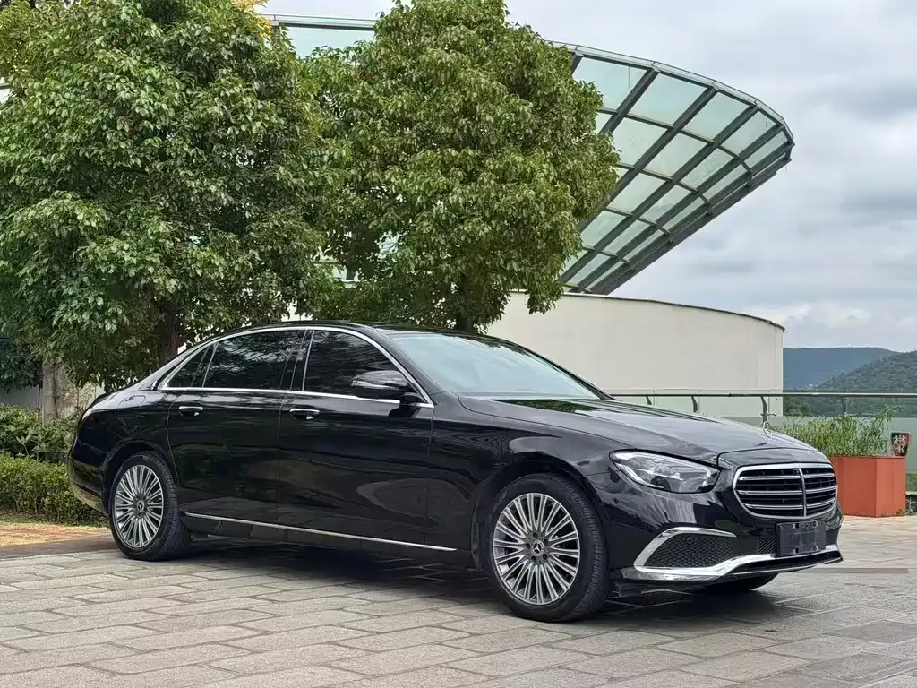Mercedes-Benz E-Class — фото 7