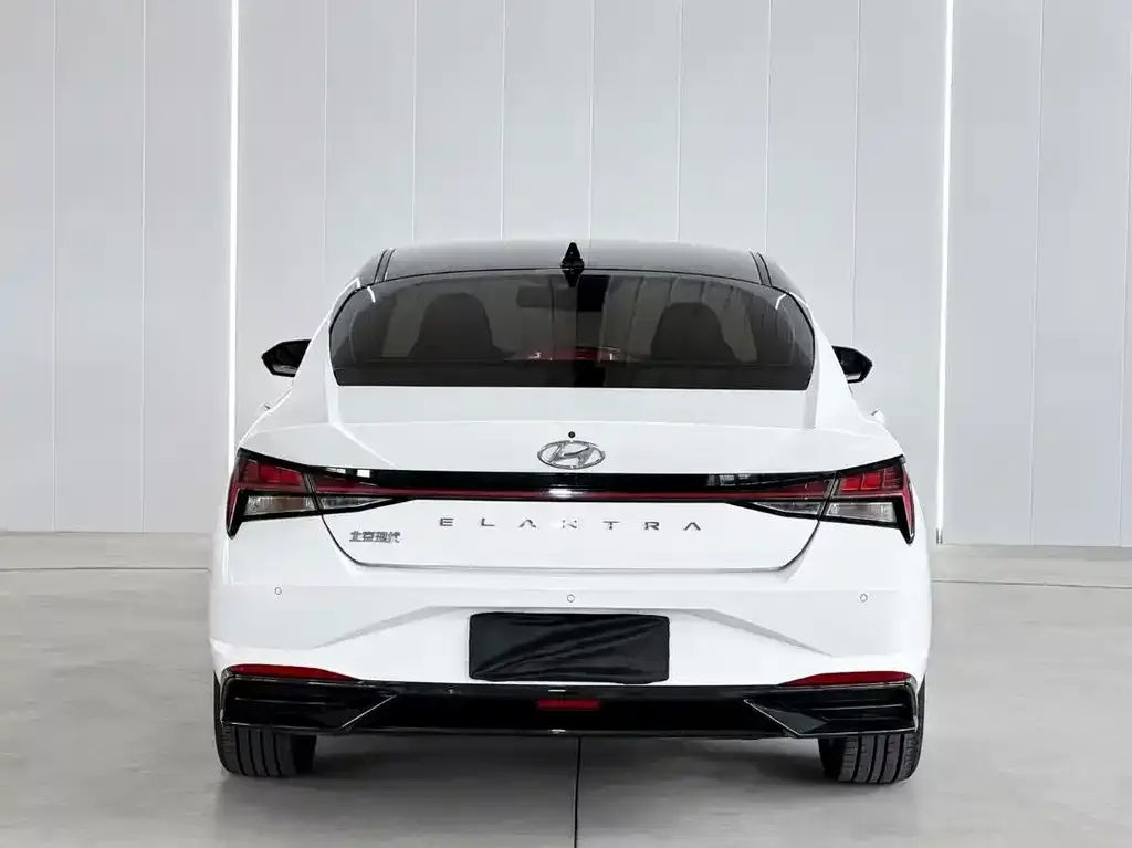 Hyundai Elantra — фото 2