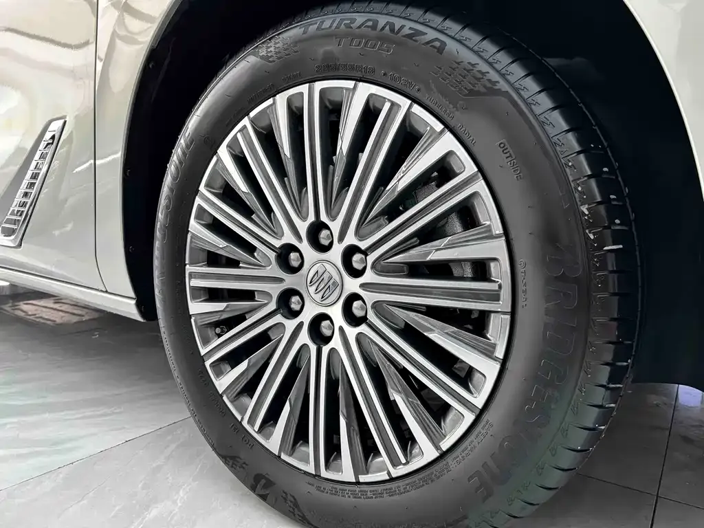 Buick GL8 Hybrid — фото 5