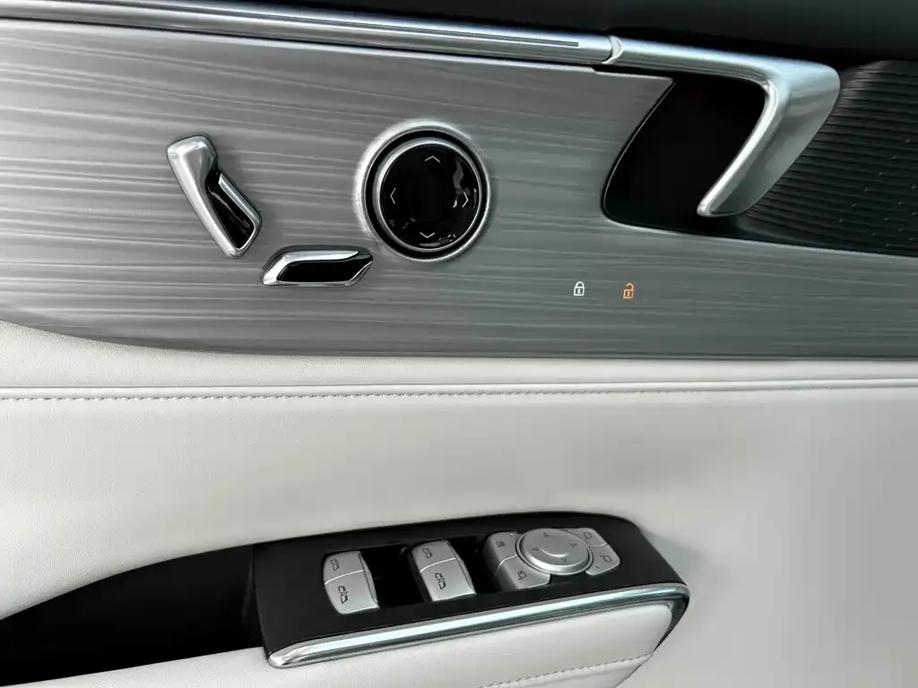 Buick GL8 Hybrid — фото 9