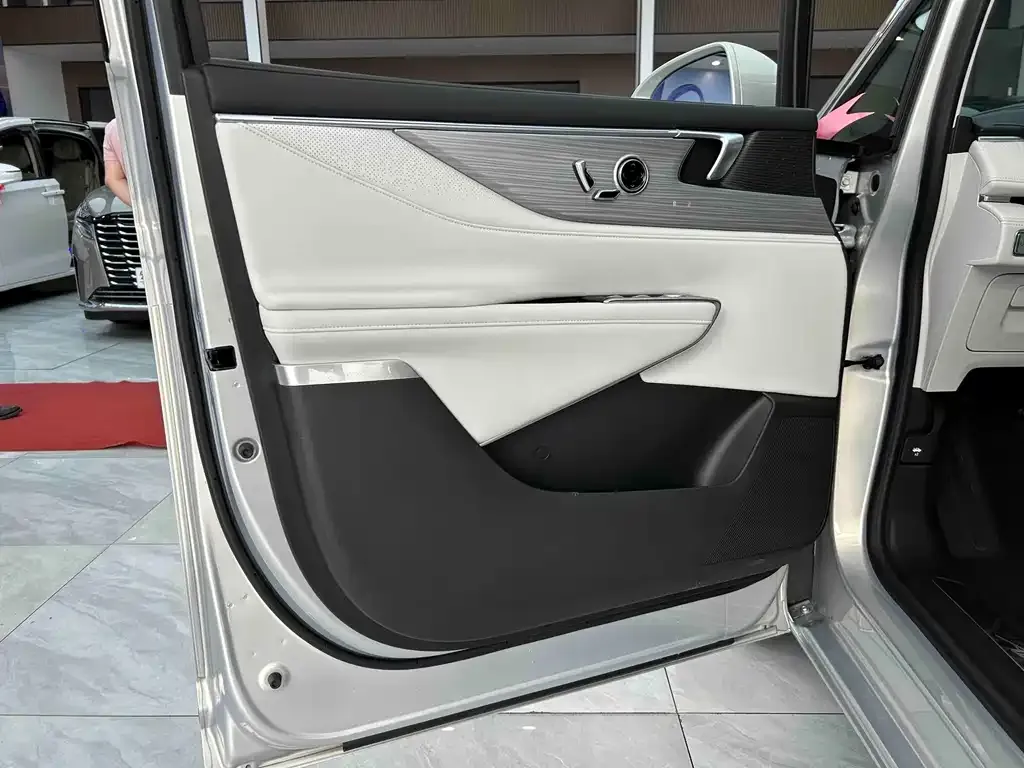 Buick GL8 Hybrid — фото 8
