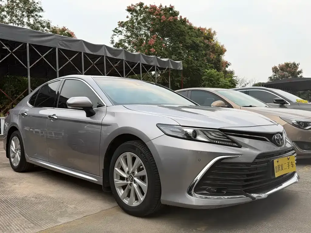 Toyota Camry — фото 9