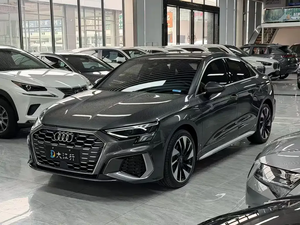 Audi A3 — фото 1