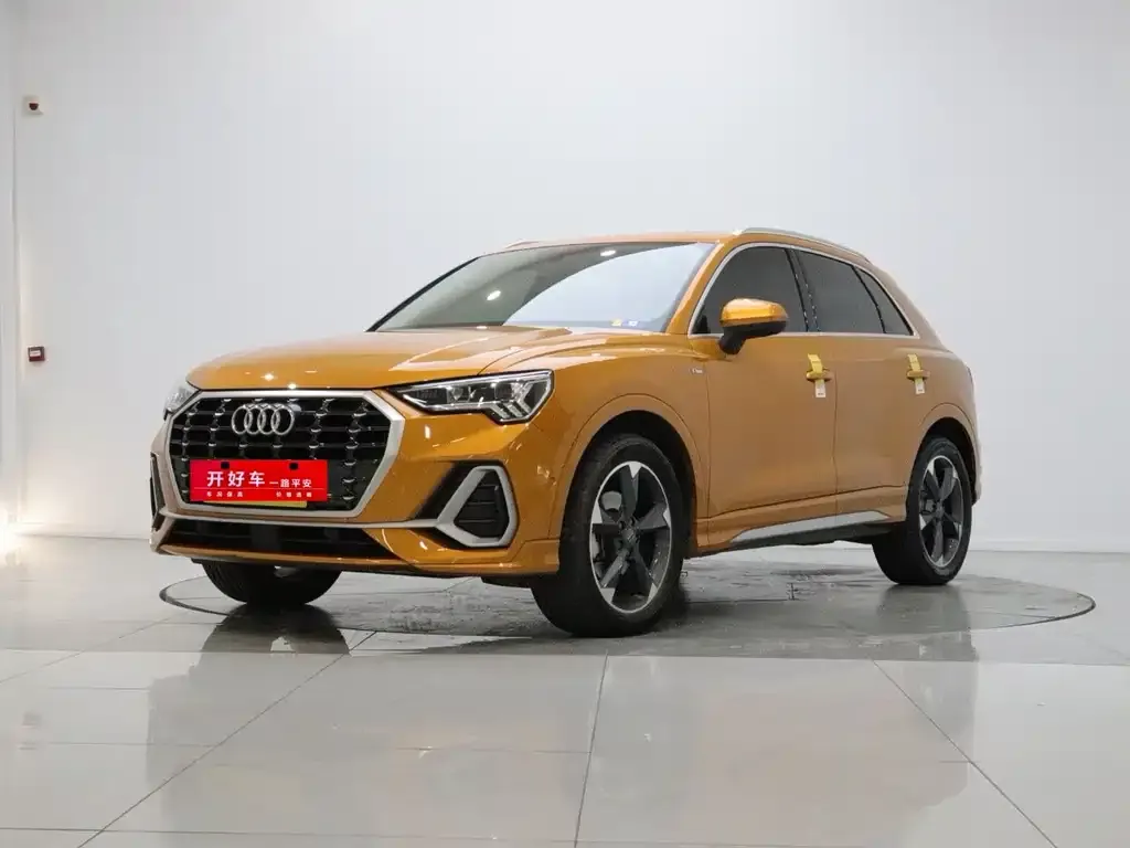 Audi Q3 — фото 1