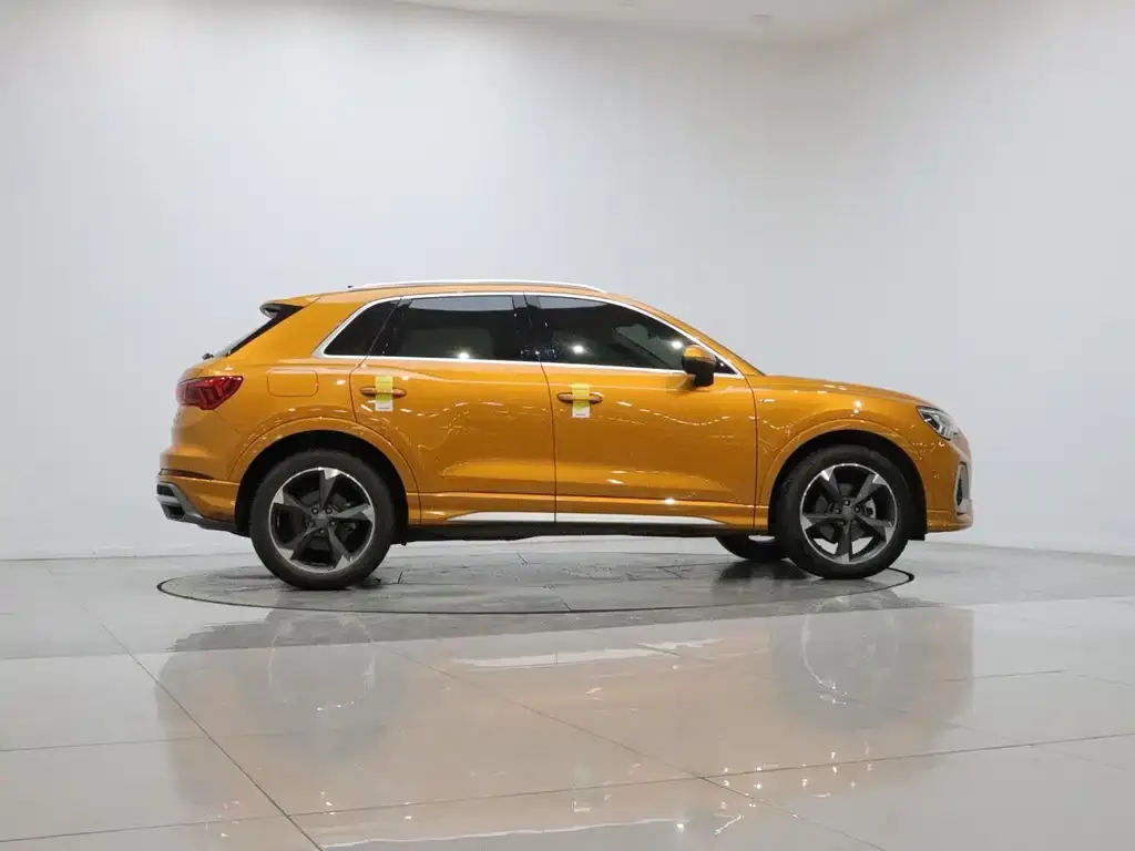 Audi Q3 — фото 10