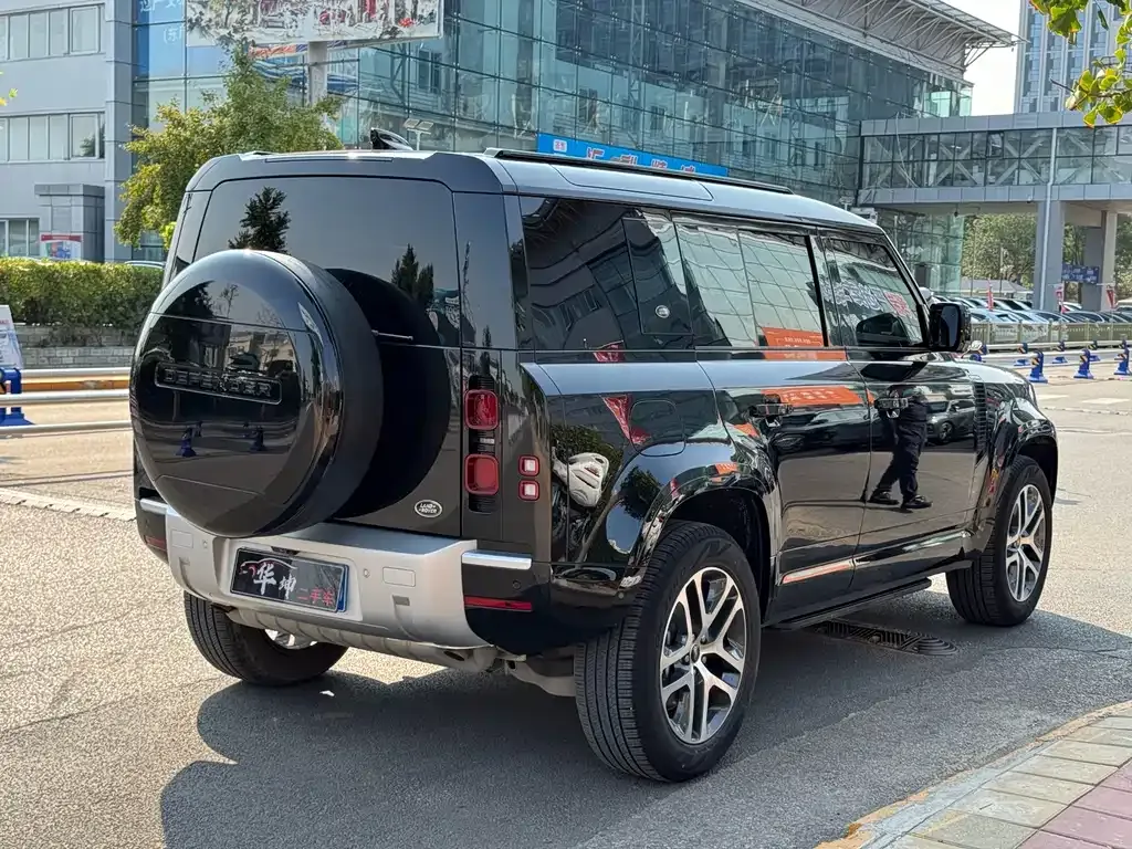 Land Rover Defender — фото 10