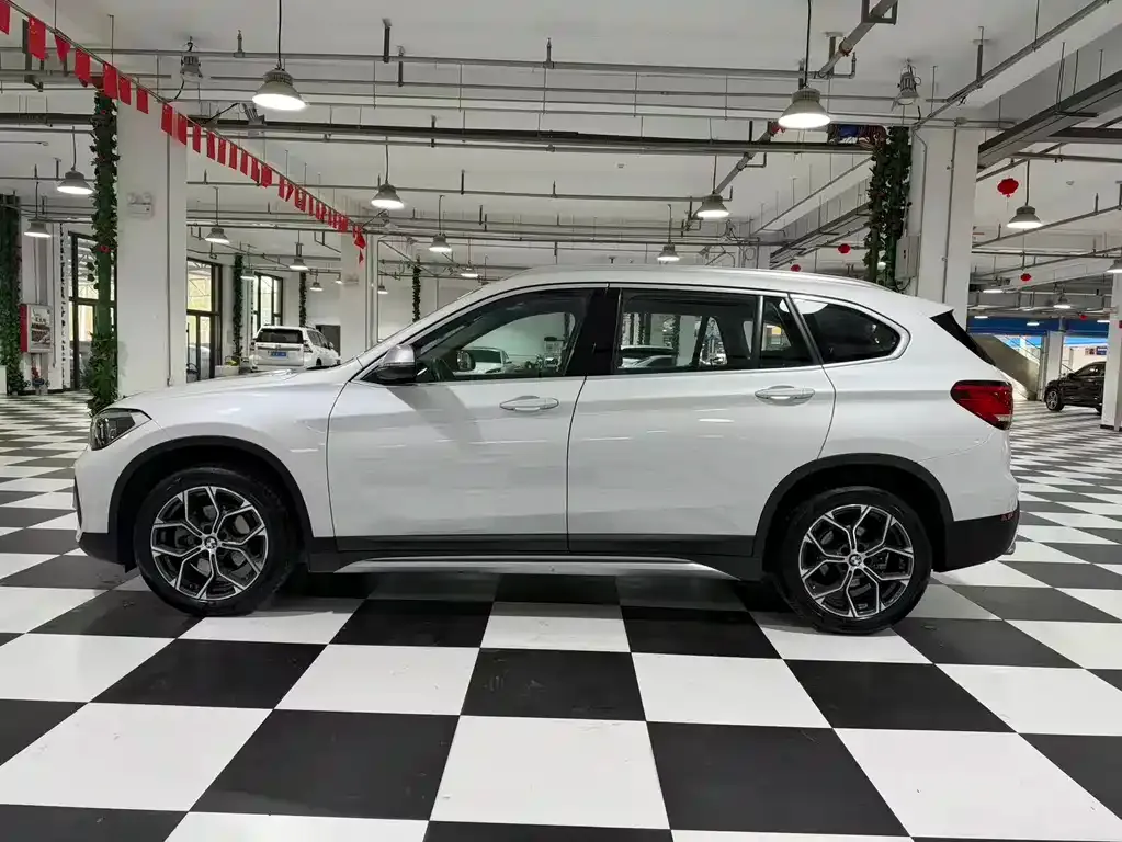 BMW X1 — фото 9