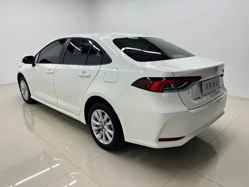 Toyota Corolla — фото 7
