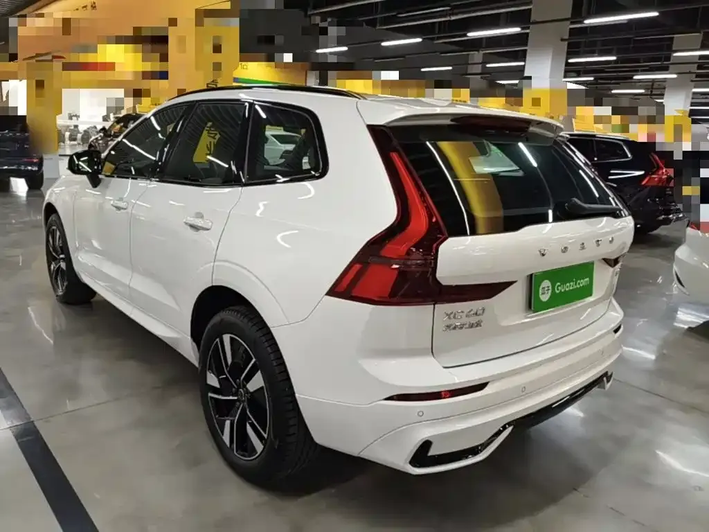 Volvo XC60 — фото 9