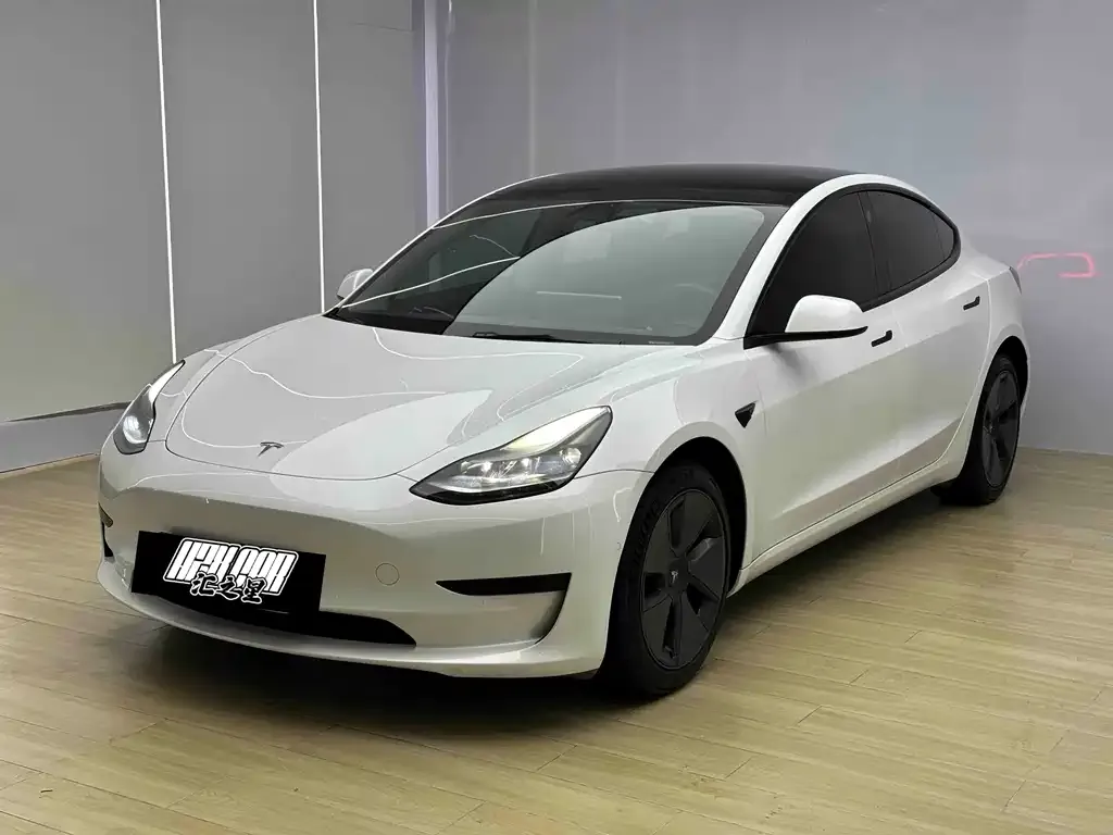Tesla Model 3 — фото 1