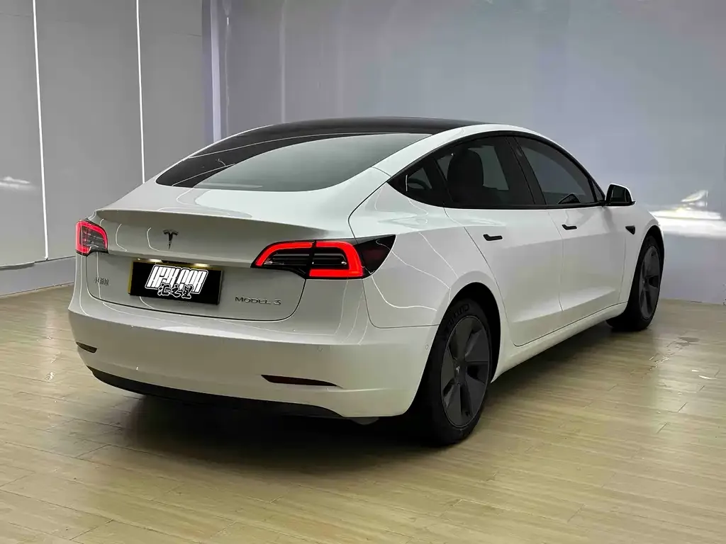 Tesla Model 3 — фото 10