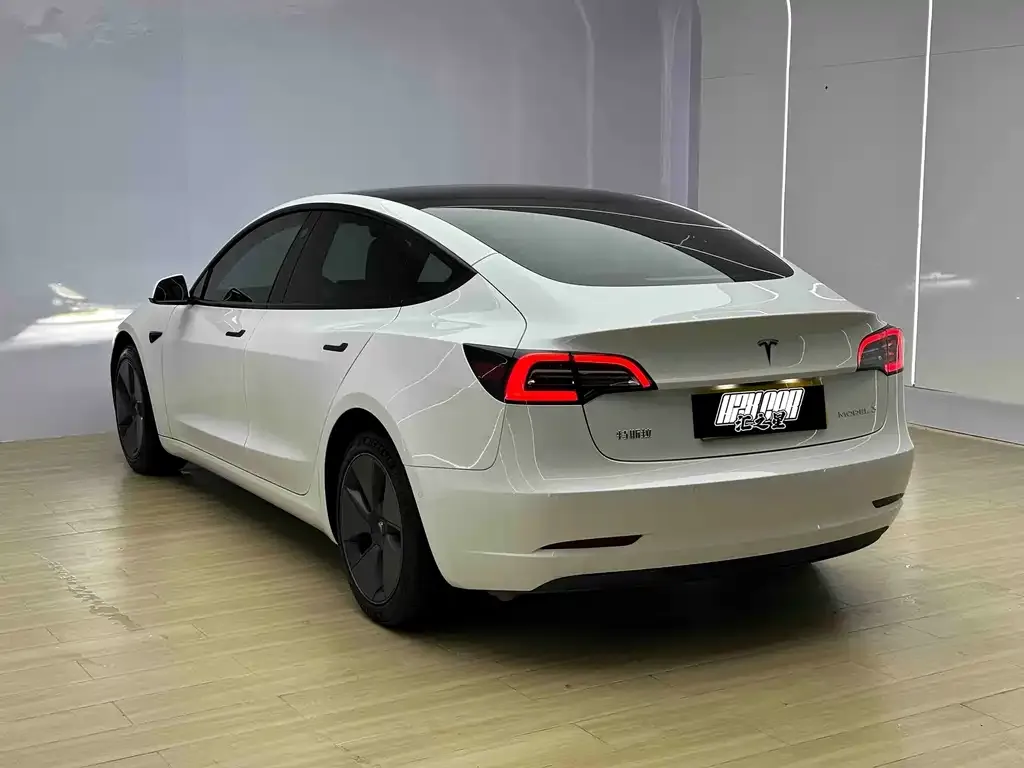 Tesla Model 3 — фото 5