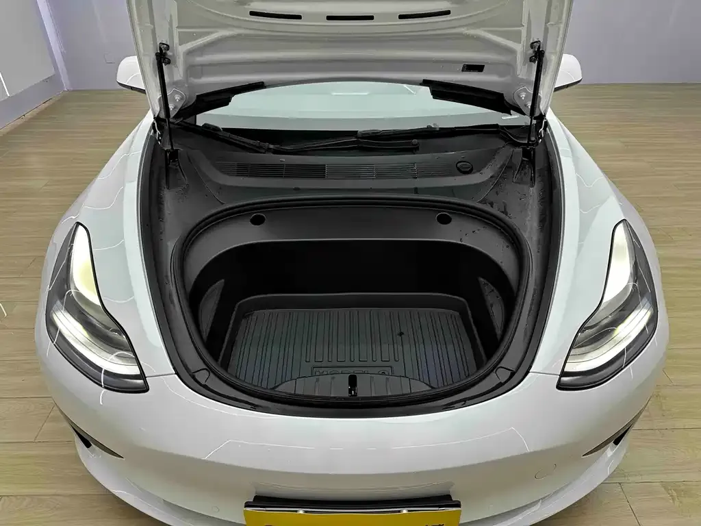 Tesla Model 3 — фото 9