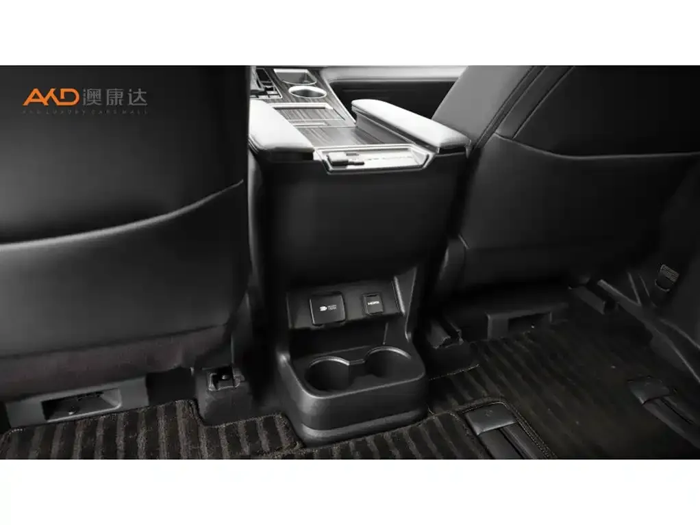 Toyota Granvia — фото 8