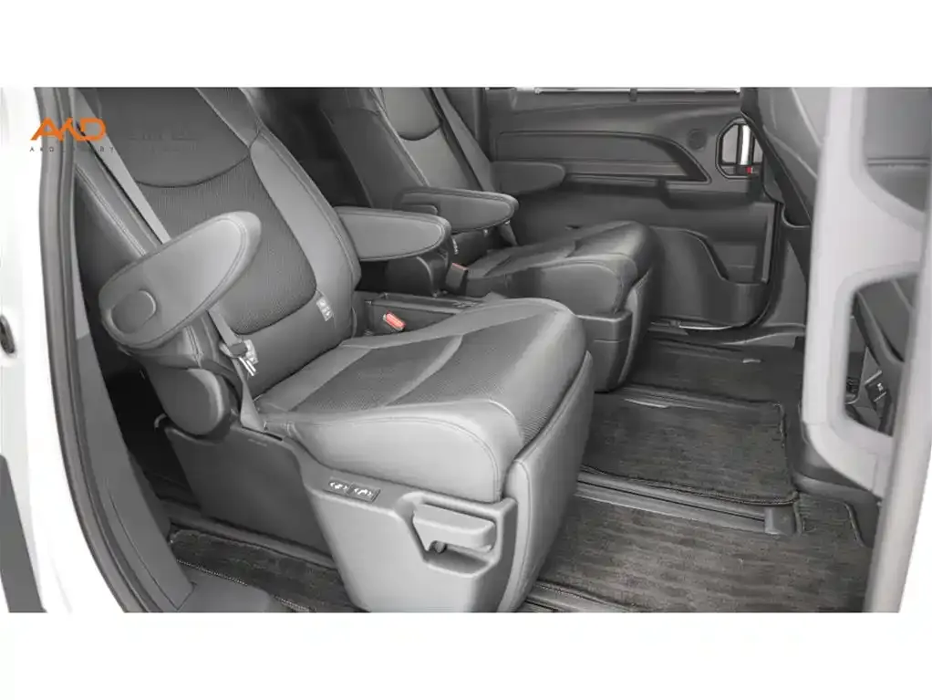 Toyota Granvia — фото 3