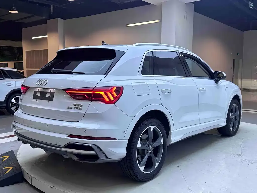 Audi Q3 — фото 10