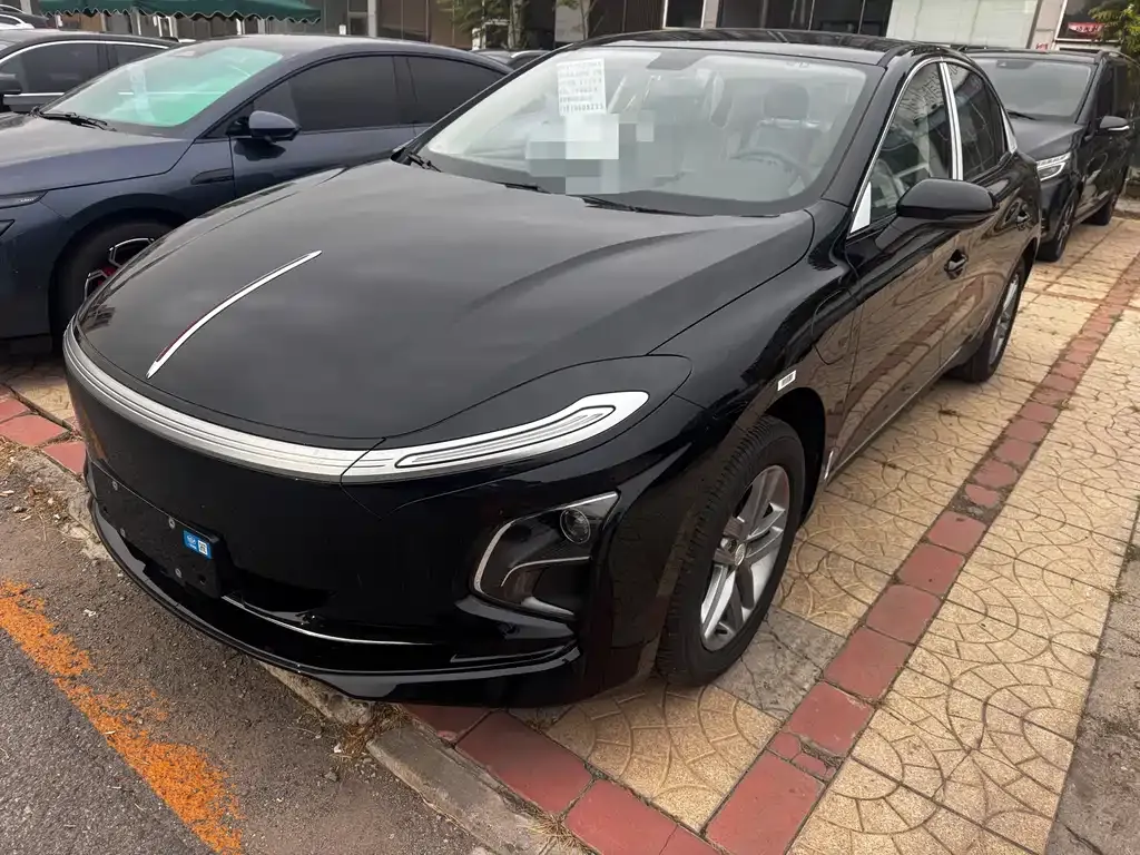 Hongqi E-QM5 — фото 1