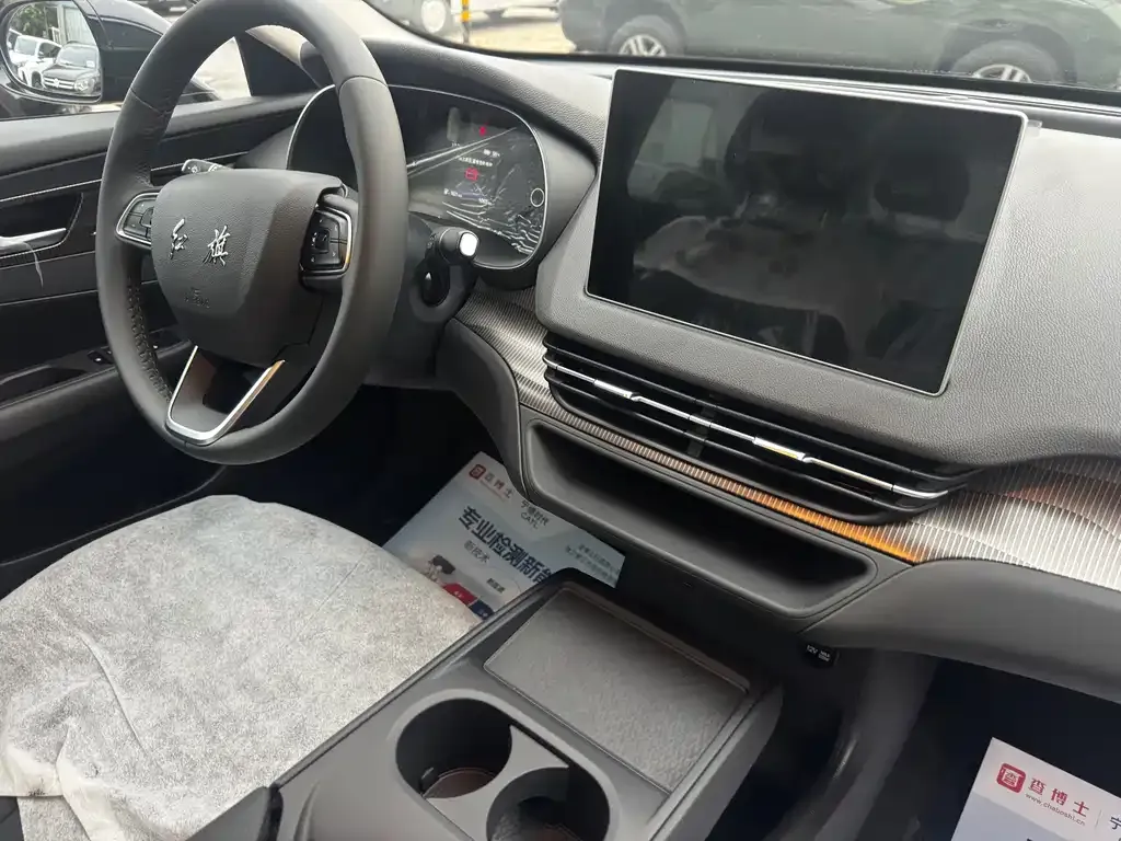 Hongqi E-QM5 — фото 10