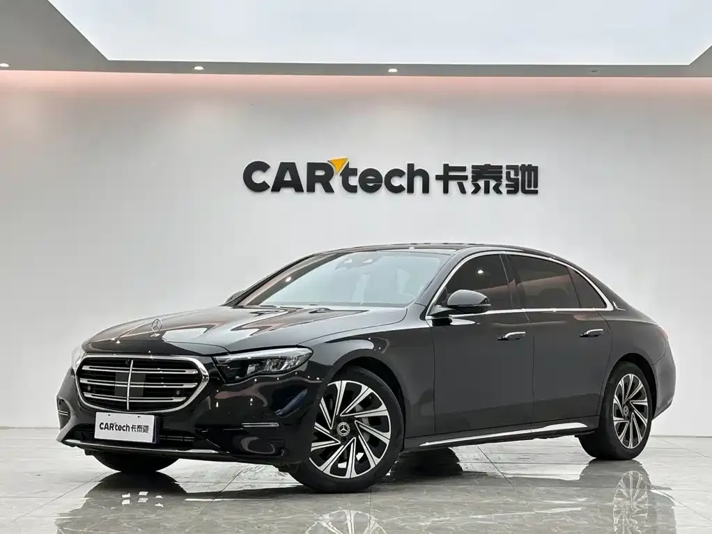 Mercedes-Benz E-Class — фото 1