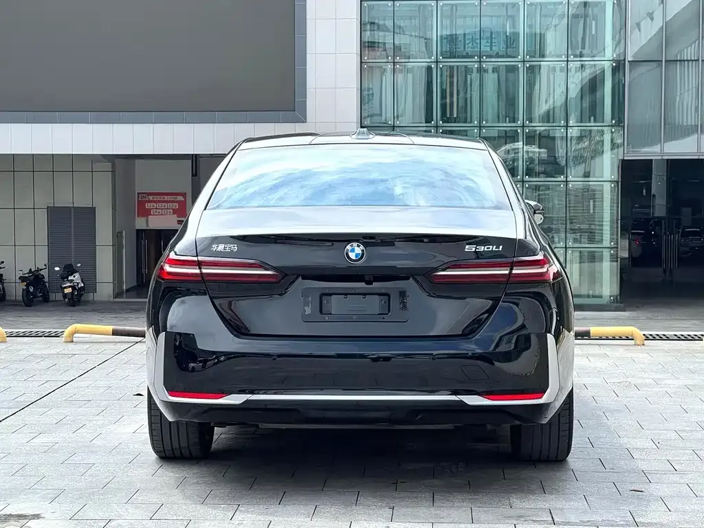 BMW 5 Series — фото 2