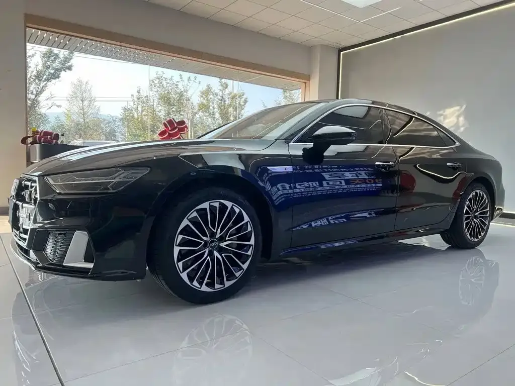 Audi A7L — фото 1