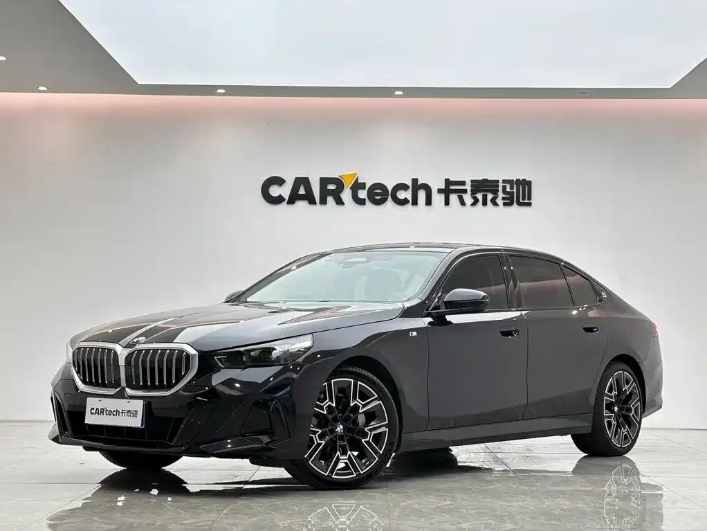 BMW 5 Series — фото 1