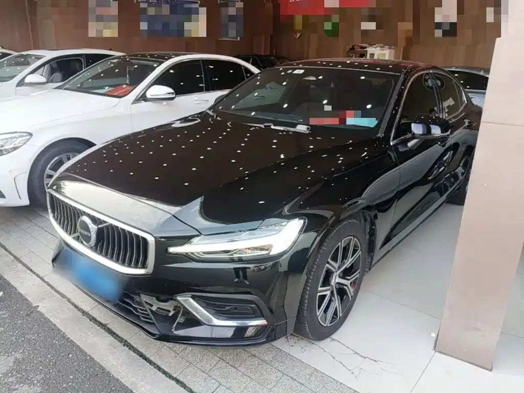 Volvo S60 — фото 1