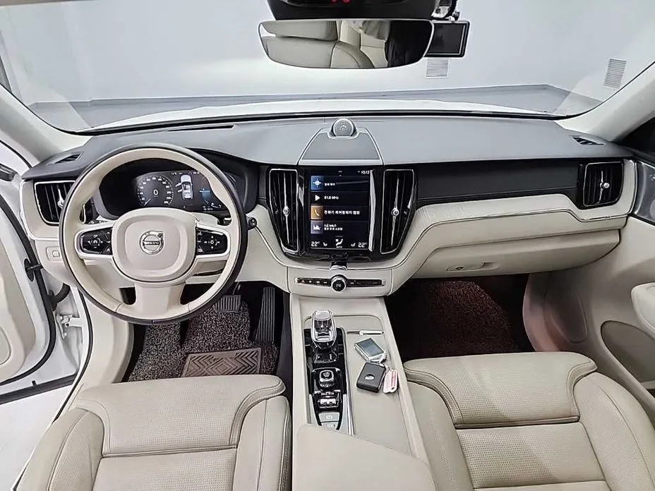 Volvo XC60 — фото 9
