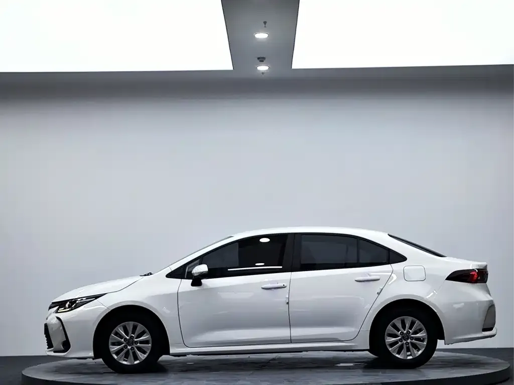 Toyota Corolla — фото 6