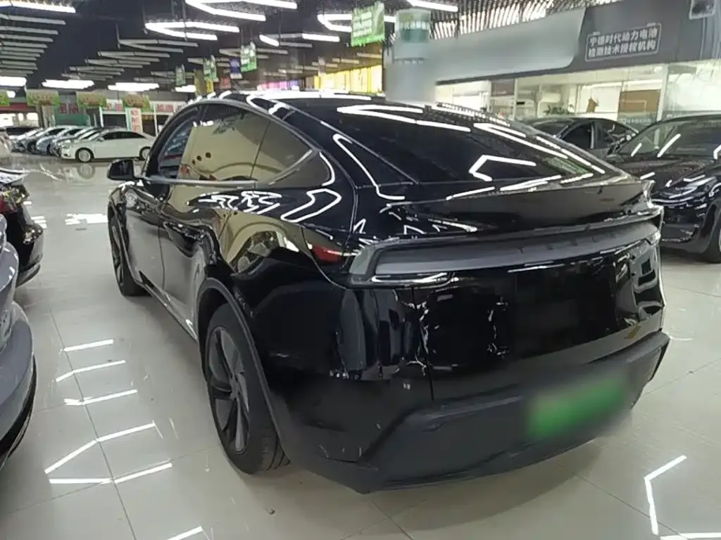 Tesla Model Y — фото 6