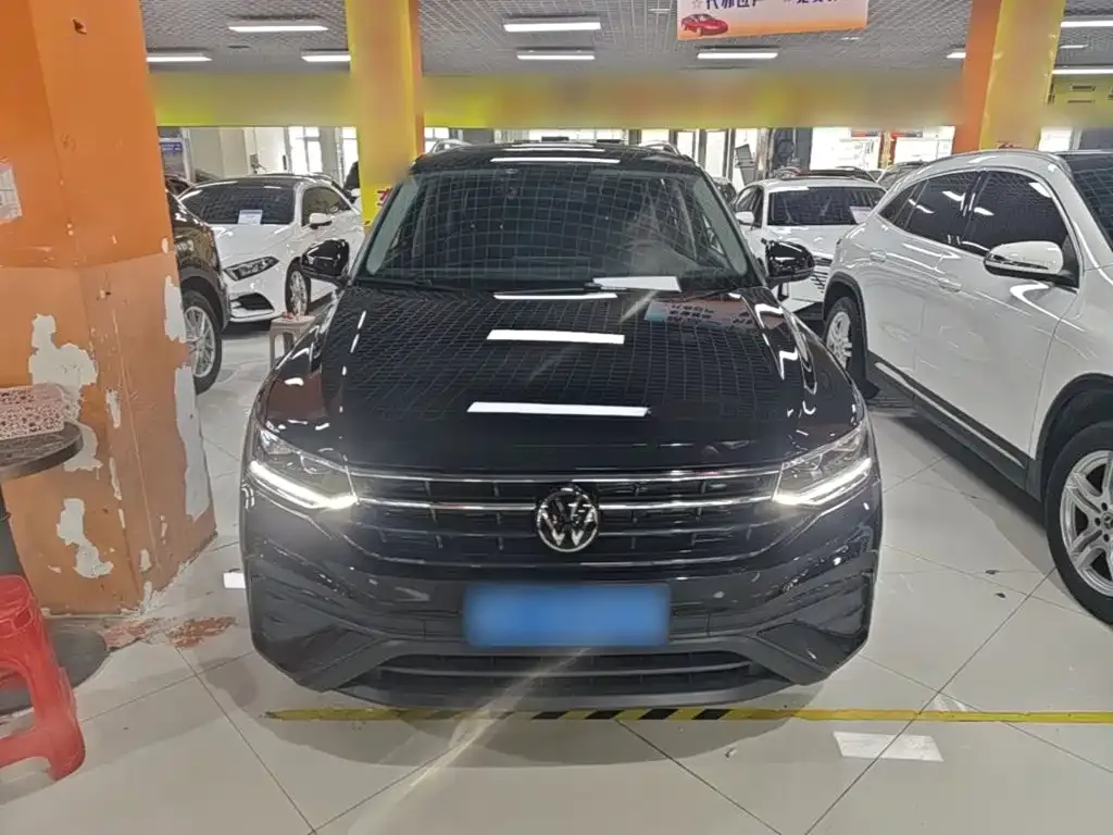 Volkswagen Tiguan L — фото 10