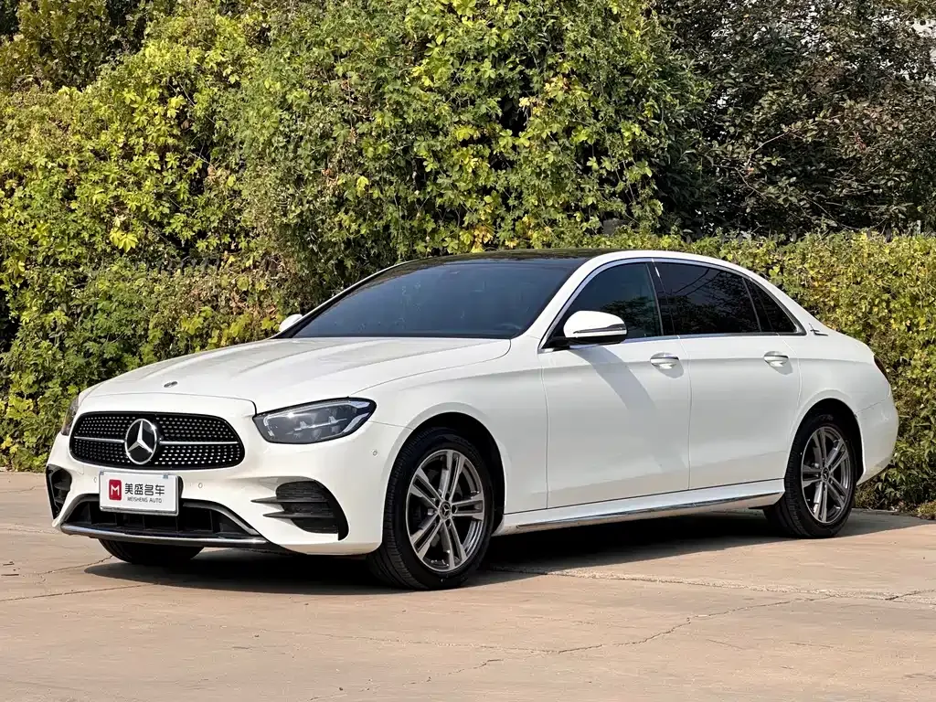 Mercedes-Benz E-Class — фото 1