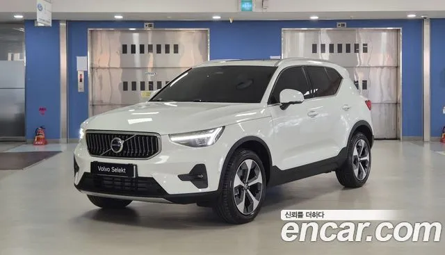 Volvo XC40 — фото 1