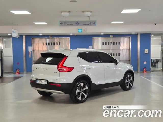 Volvo XC40 — фото 4