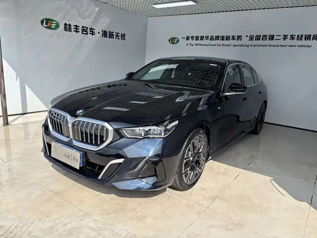 BMW 5 Series — фото 1
