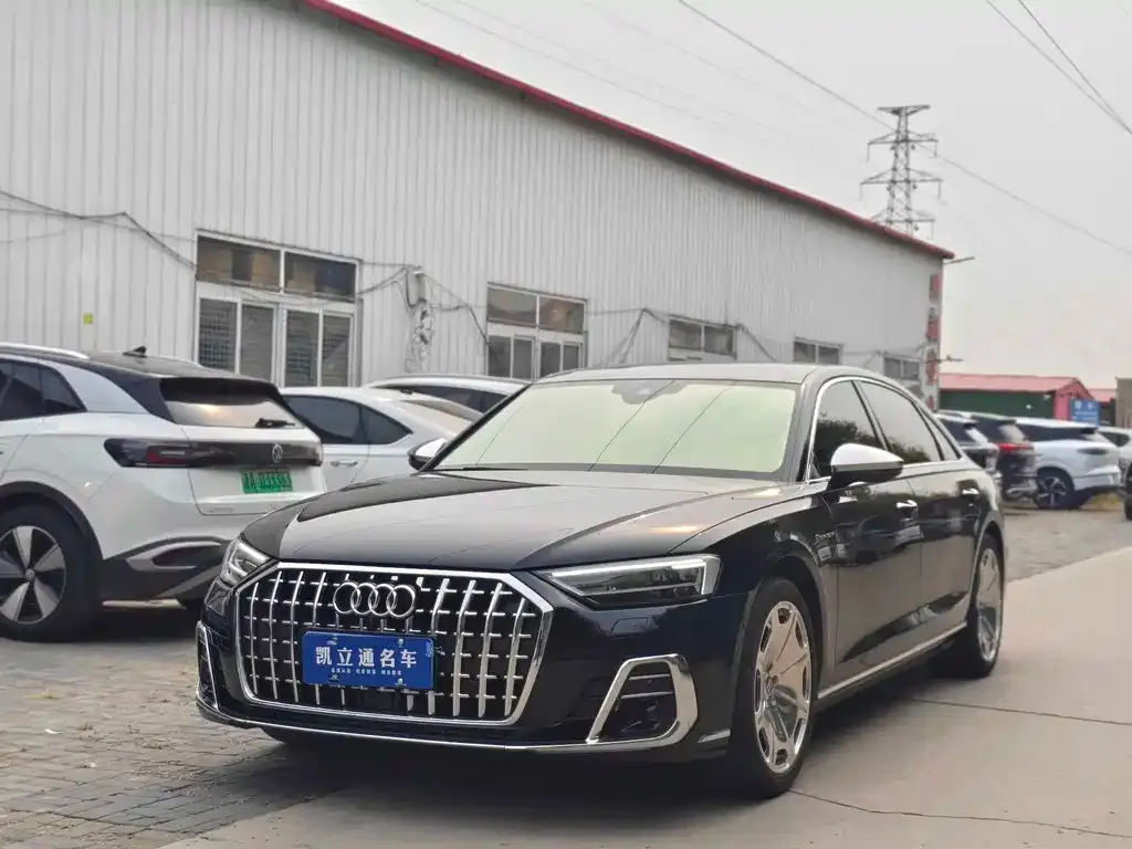 Audi A8 — фото 1