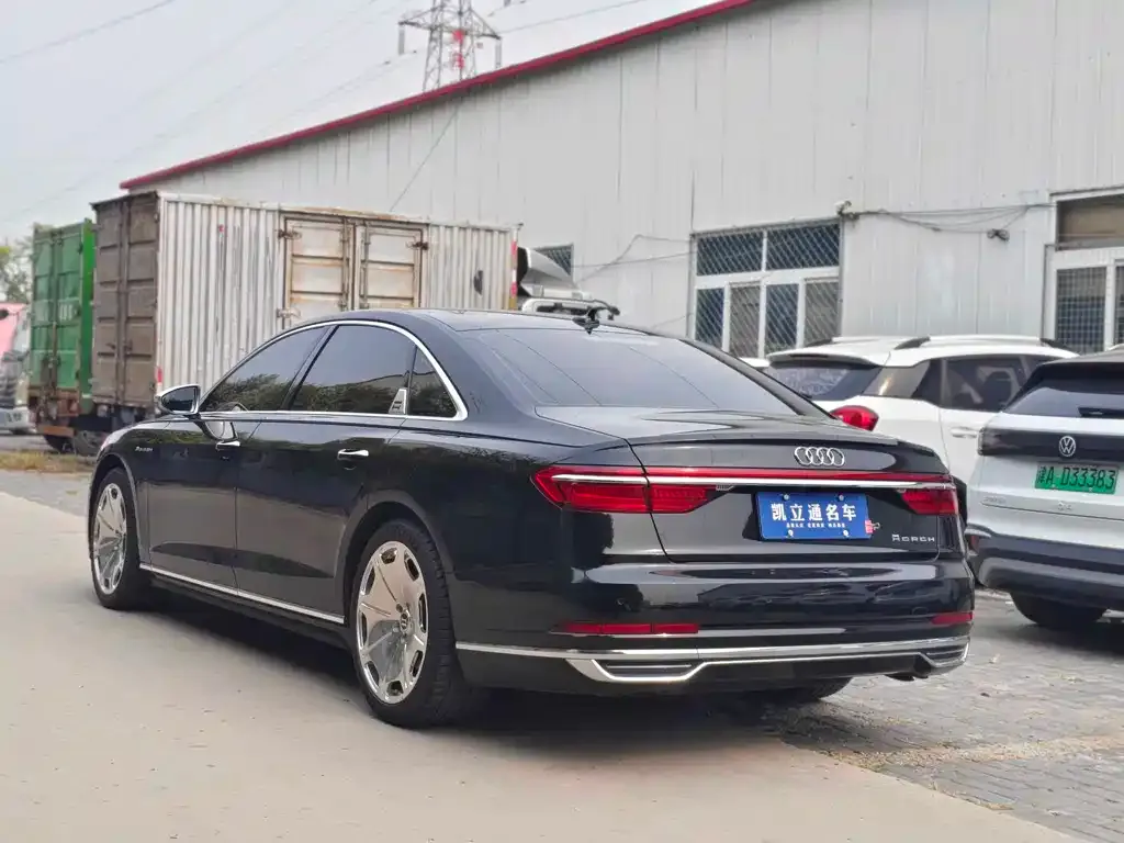 Audi A8 — фото 9