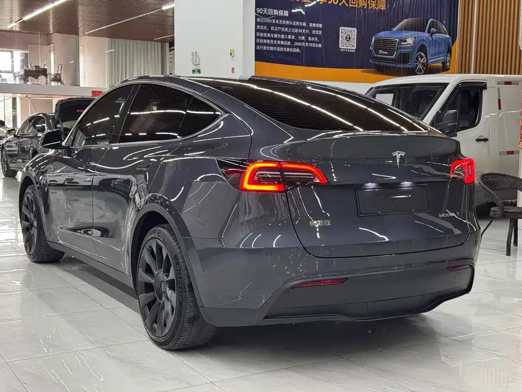 Tesla Model Y — фото 6