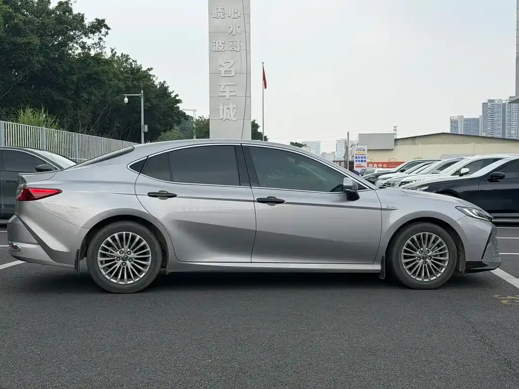 Toyota Camry — фото 6