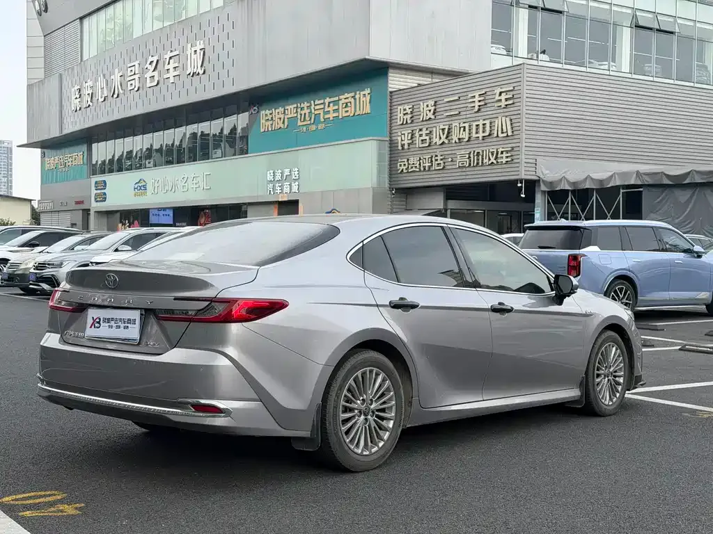 Toyota Camry — фото 10