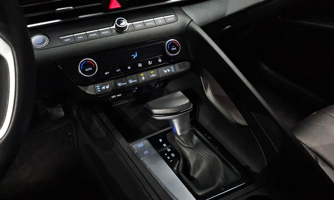 Hyundai AVANTE — фото 2