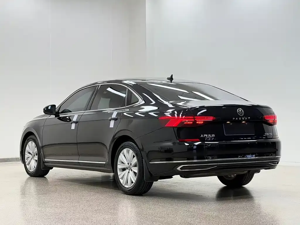 Volkswagen Passat — фото 10