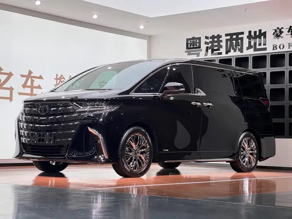 Toyota Alphard — фото 1