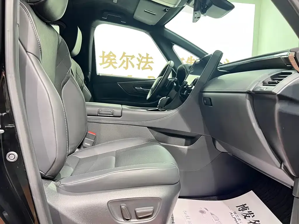Toyota Alphard — фото 5