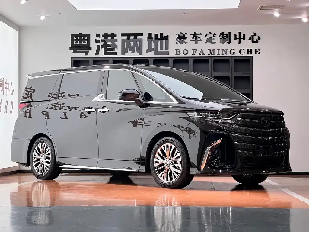 Toyota Alphard — фото 8