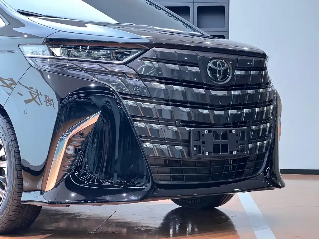 Toyota Alphard — фото 3