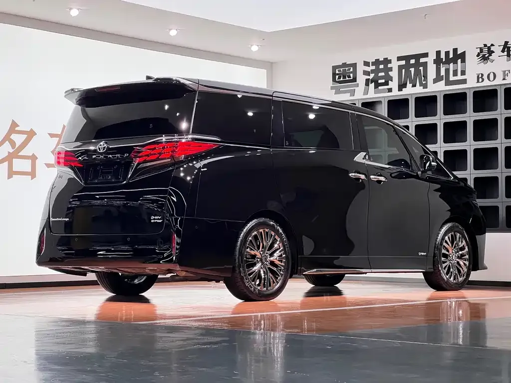 Toyota Alphard — фото 10
