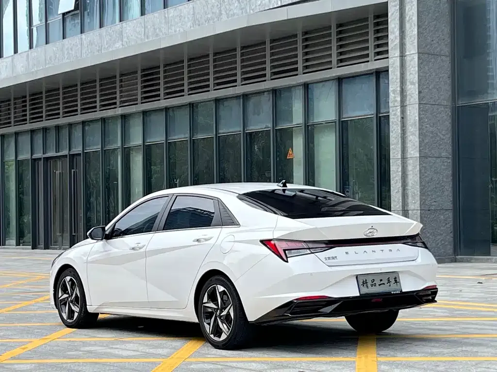 Hyundai Elantra — фото 3