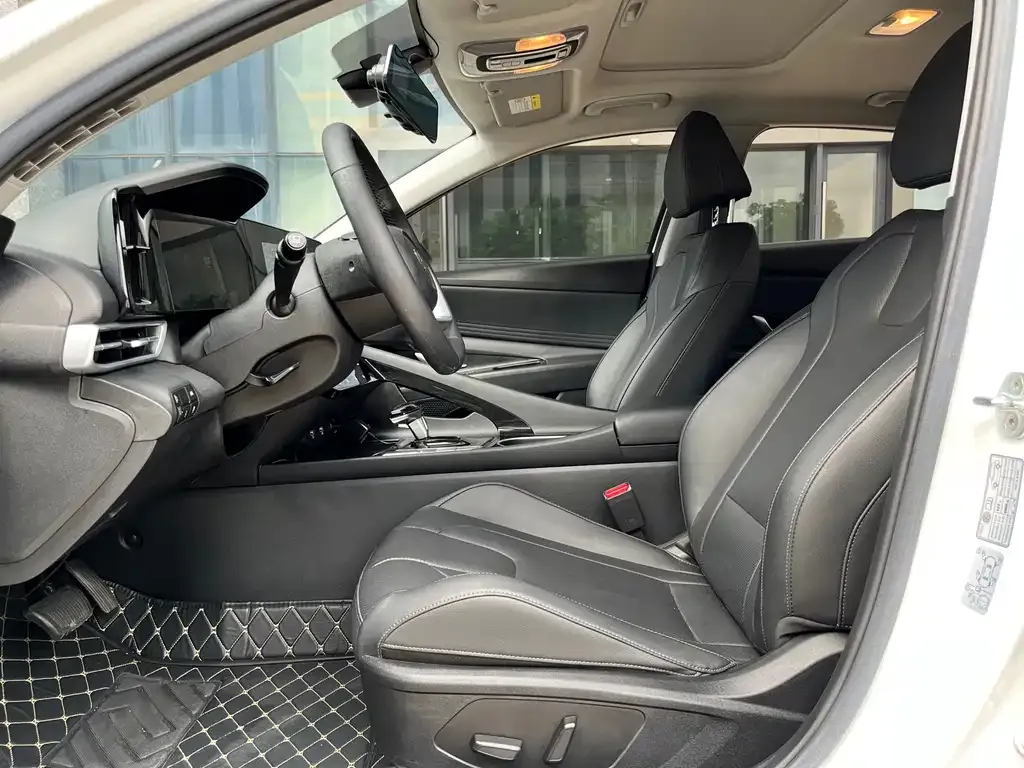 Hyundai Elantra — фото 10